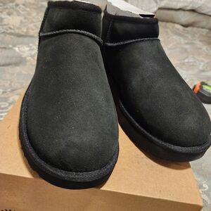 New In Box NIB UGG Classic Ultra Mini Ankle Boots Womens Size 10 Black
